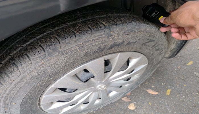 2011 Toyota Etios Liva G, Petrol, Manual, 56,811 km, tyre