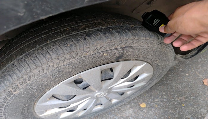 2011 Toyota Etios Liva G, Petrol, Manual, 56,811 km, tyre