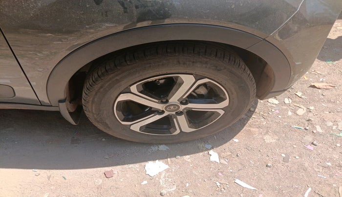 2023 Tata NEXON XZ PLUS LUXURY SUNROOF PETROL, Petrol, Manual, 25,001 km, tyre