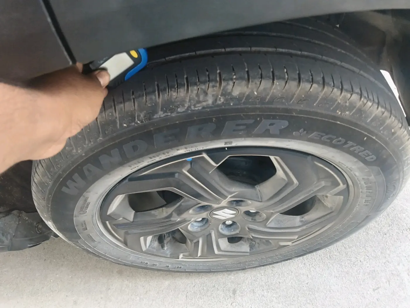 2023 Maruti BREZZA ZXI AT SMART HYBRID, Petrol, Automatic, 50,535 km, tyre