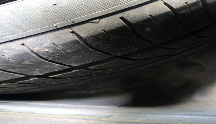 2013 Jaguar XF 2.2 DIESEL, Diesel, Automatic, 1,06,617 km, tyre