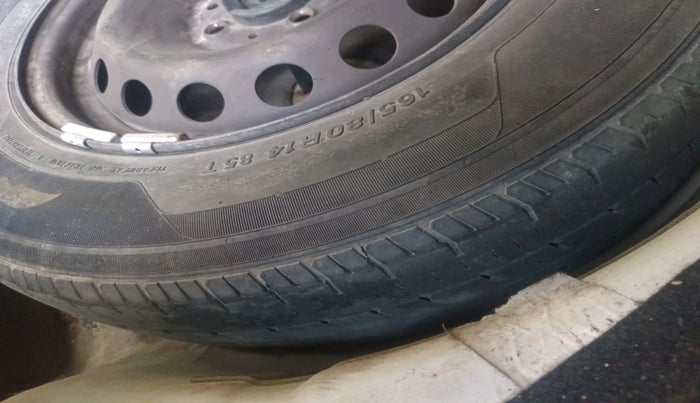 2012 Fiat Grand Punto ACTIVE 1.3, Diesel, Manual, 1,71,625 km, tyre