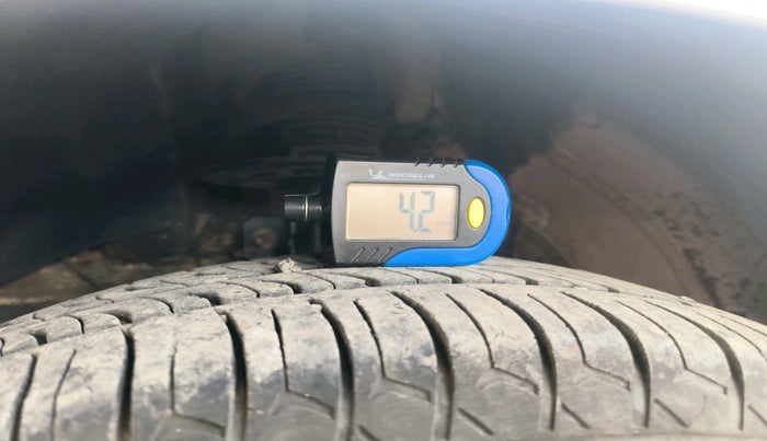 2020 Maruti Swift VXI, CNG, Manual, 83,251 km, tyre