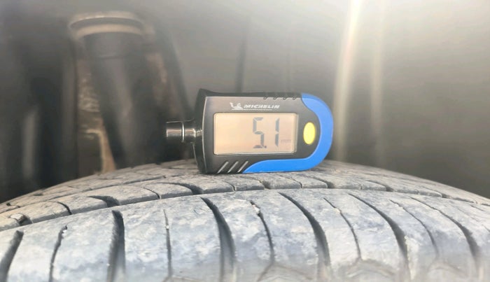 2020 Maruti Swift VXI, CNG, Manual, 83,251 km, tyre