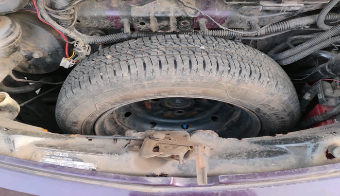 2016 Tata Nano EMAX XM CNG, CNG, Manual, 28,016 km, tyre