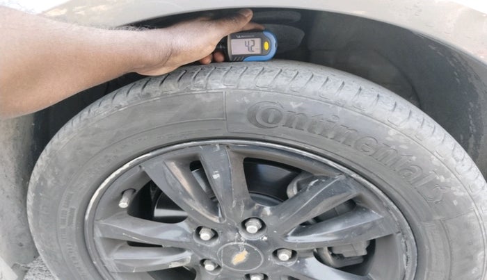 2015 Chevrolet Cruze LTZ AT, Diesel, Automatic, 1,58,524 km, tyre