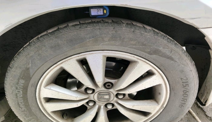 2011 Honda Accord 2.4L I-VTEC MT, Petrol, Manual, 90,177 km, tyre