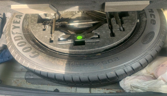 2015 Hyundai Creta SX PLUS 1.6 PETROL, Petrol, Manual, 83,646 km, tyre