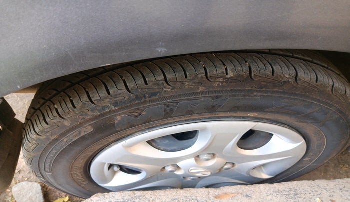 2009 Hyundai Accent EXECUTIVE, Petrol, Manual, 87,598 km, tyre