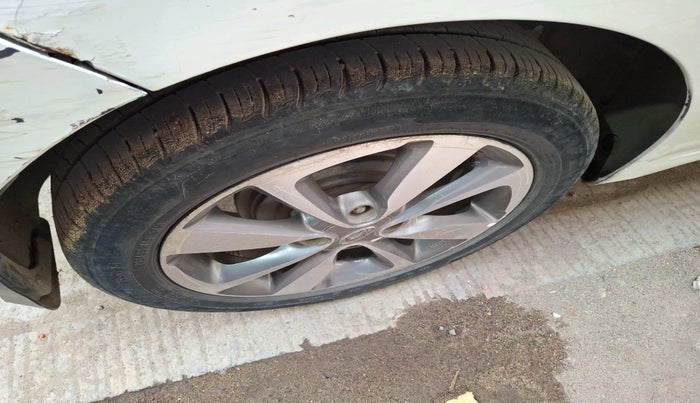 2017 Hyundai Elite i20 ASTA 1.2 DUAL TONE, Petrol, Manual, 97,990 km, tyre