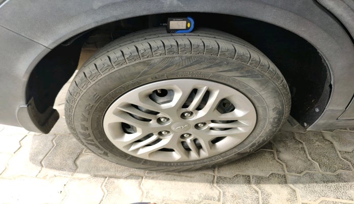 2022 KIA CARENS PRESTIGE 1.5 PETROL 7 STR, Petrol, Manual, 95,924 km, tyre