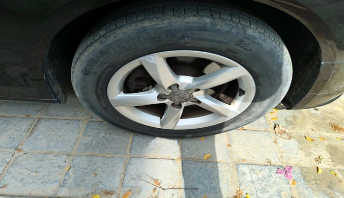 2012 Audi A4 2.0 TDI Multitronic, Diesel, Automatic, 1,44,139 km, tyre