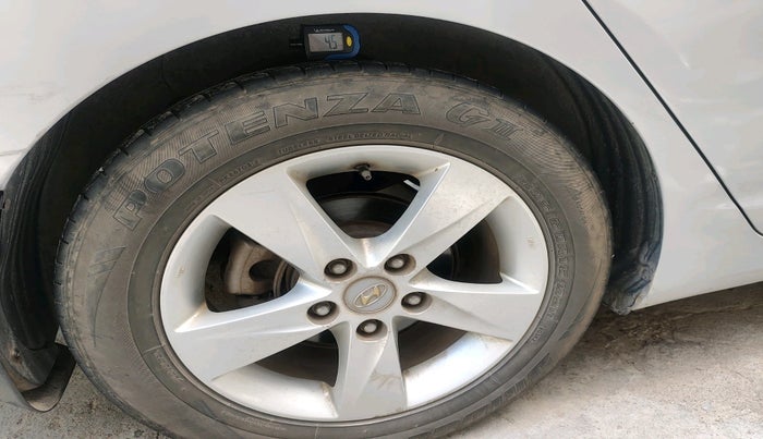 2013 Hyundai New Elantra 1.8 SX AT VTVT, Petrol, Automatic, 74,341 km, tyre