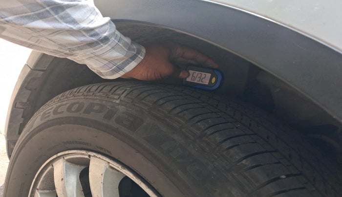 2016 Mahindra XUV500 W10, Diesel, Manual, 98,383 km, tyre