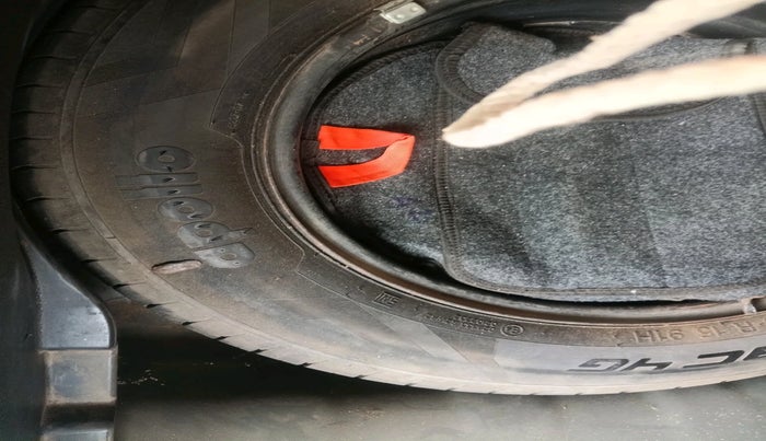 2023 Hyundai VENUE S 1.2, Petrol, Manual, 31,135 km, tyre