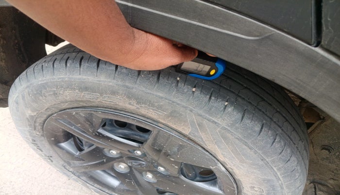 2023 Hyundai VENUE S 1.2, Petrol, Manual, 31,135 km, tyre