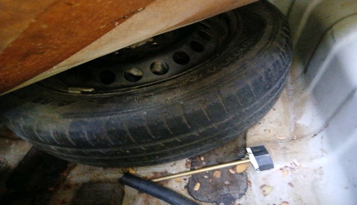 2015 Hyundai Xcent SX 1.2, Petrol, Manual, 59,457 km, tyre