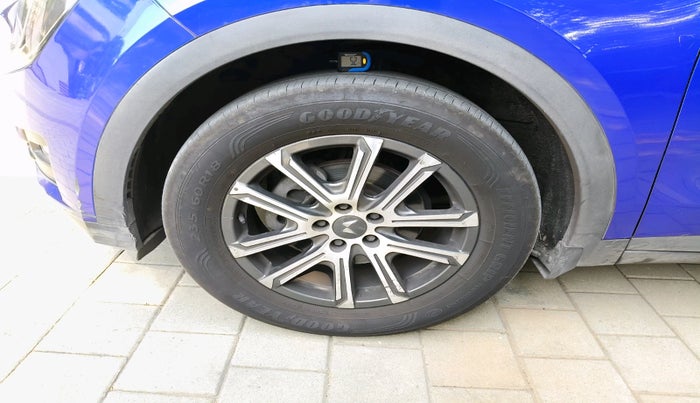 2021 Mahindra XUV700 AX 7 LUXURY D MT 7 STR, Diesel, Manual, 1,08,733 km, tyre