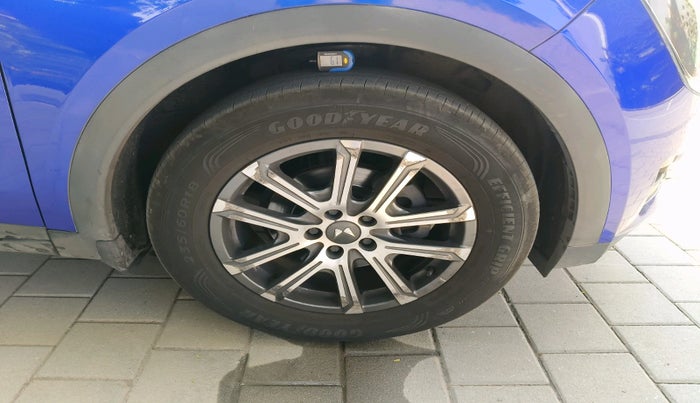 2021 Mahindra XUV700 AX 7 LUXURY D MT 7 STR, Diesel, Manual, 1,08,733 km, tyre