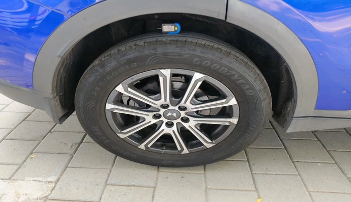 2021 Mahindra XUV700 AX 7 LUXURY D MT 7 STR, Diesel, Manual, 1,08,733 km, tyre