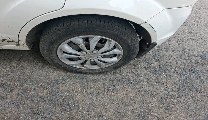 2011 Ford Figo ZXI 1.2 PETROL, Petrol, Manual, 79,491 km, tyre