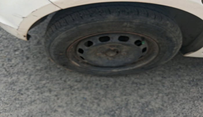 2011 Ford Figo ZXI 1.2 PETROL, Petrol, Manual, 79,491 km, tyre