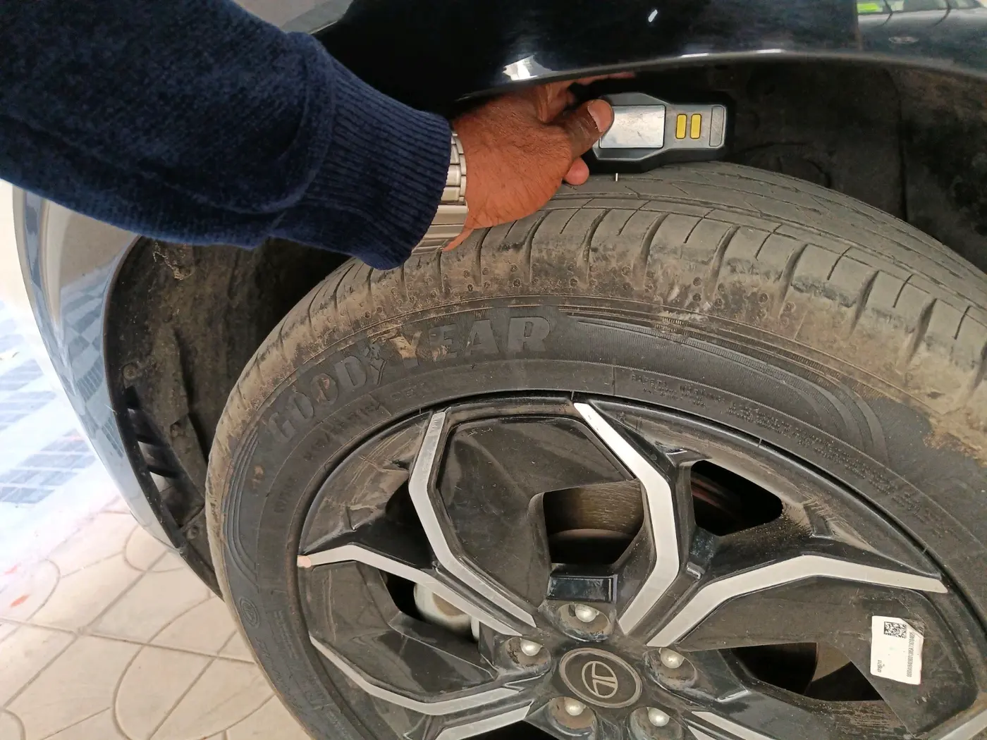 2025 Tata Curvv Accomplished Plus A 1.5 Diesel 7DCA, Diesel, Automatic, 16,558 km, tyre
