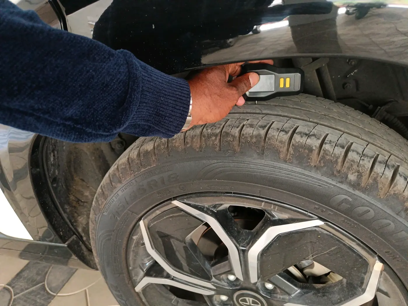 2025 Tata Curvv Accomplished Plus A 1.5 Diesel 7DCA, Diesel, Automatic, 16,558 km, tyre