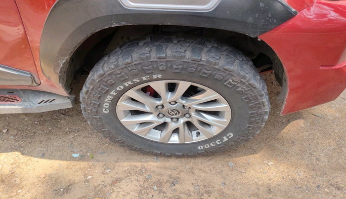 2023 Toyota HILUX HIGH 4X4 AT, Diesel, Automatic, 92,818 km, tyre