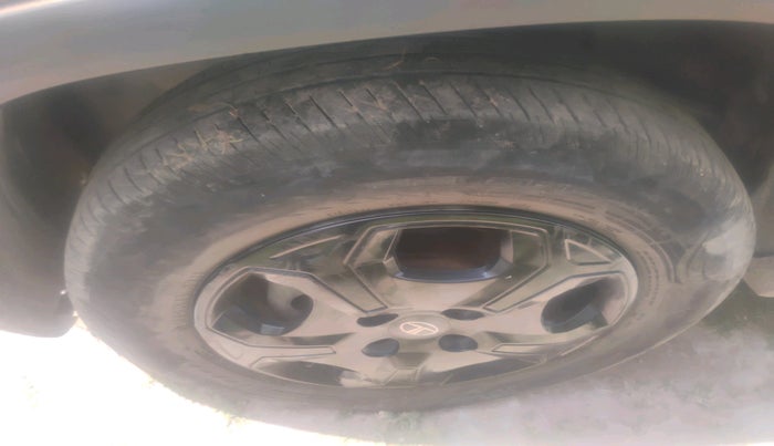 2024 Tata PUNCH ACCOMPLISHED MT CNG, CNG, Manual, 56,510 km, tyre