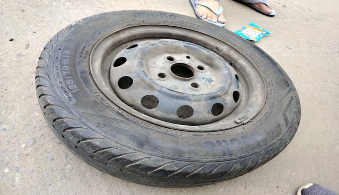 2016 Hyundai Eon MAGNA +, CNG, Manual, 1,23,640 km, tyre