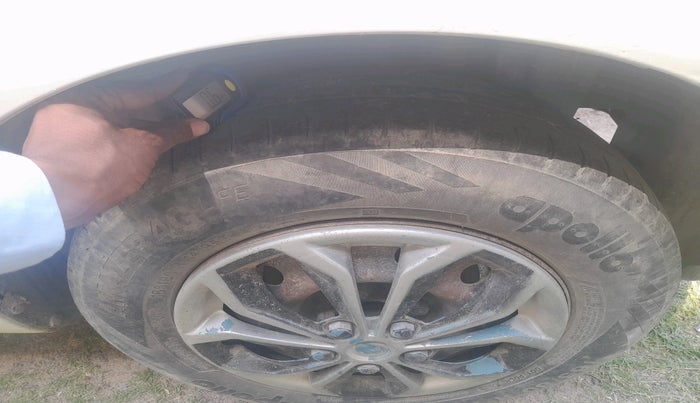 2015 Maruti Swift VDI, Diesel, Manual, 1,27,049 km, tyre