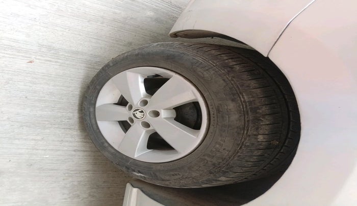 2016 Skoda Rapid 1.5 TDI CR ACTIVE, Diesel, Manual, 1,91,491 km, tyre