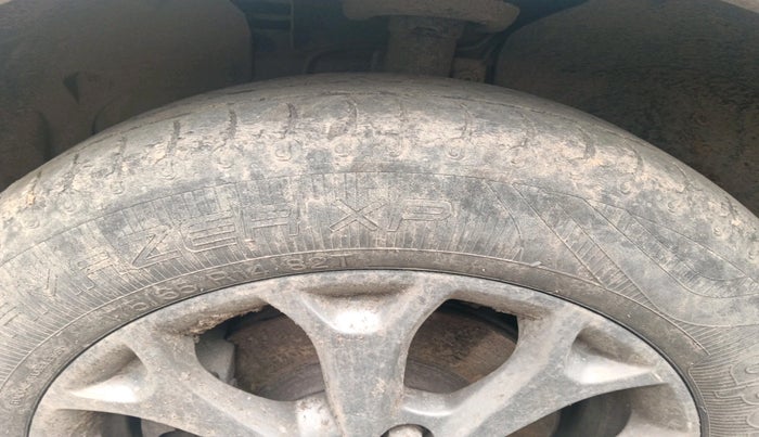 2015 Ford Figo TITANIUM 1.4 DIESEL, Diesel, Manual, 1,04,893 km, tyre