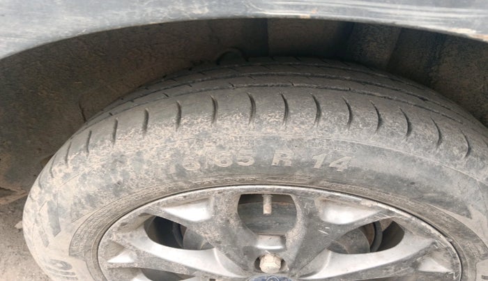 2015 Ford Figo TITANIUM 1.4 DIESEL, Diesel, Manual, 1,04,893 km, tyre