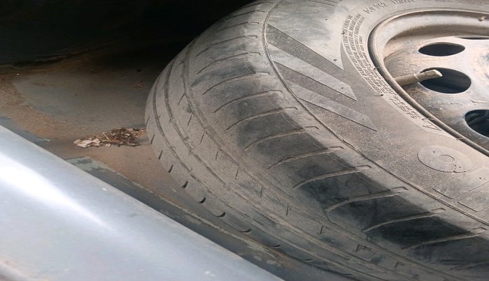 2015 Ford Figo TITANIUM 1.4 DIESEL, Diesel, Manual, 1,04,893 km, tyre