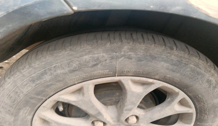 2015 Ford Figo TITANIUM 1.4 DIESEL, Diesel, Manual, 1,04,893 km, tyre