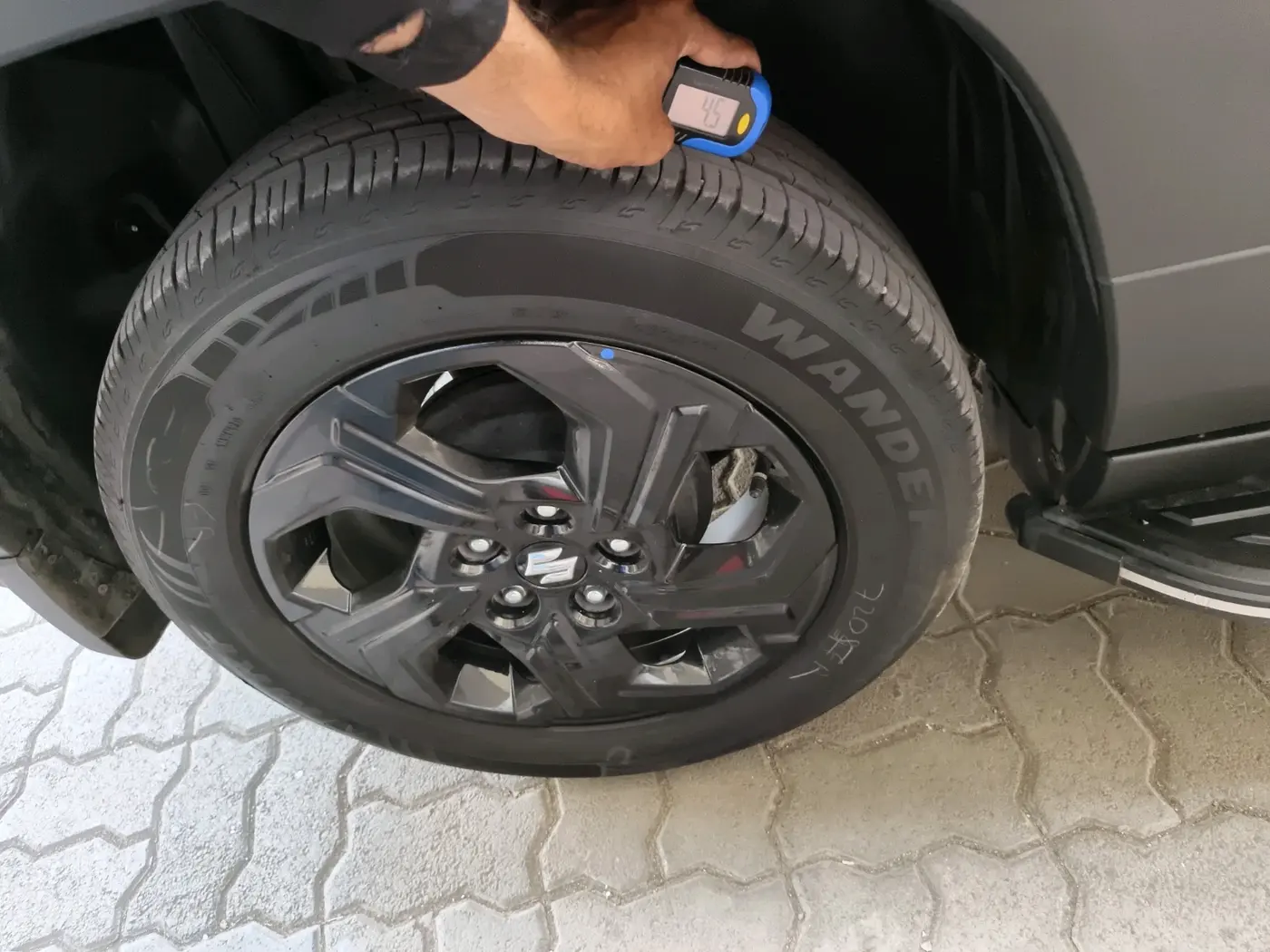 2024 Maruti BREZZA ZXI S-CNG, CNG, Manual, 14,786 km, tyre