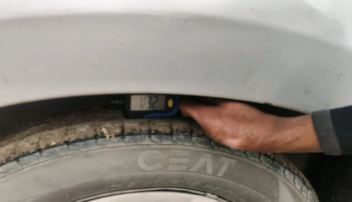 2012 Maruti Alto 800 LX, Petrol, Manual, 1,08,849 km, tyre