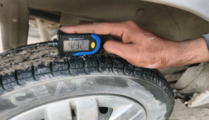 2012 Maruti Alto 800 LX, Petrol, Manual, 1,08,849 km, tyre