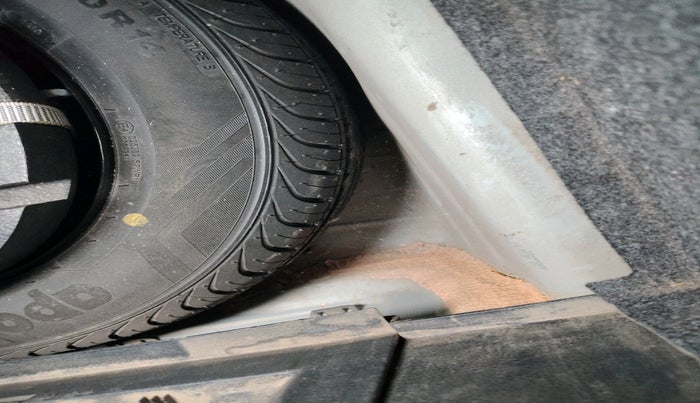 2019 Volkswagen Polo COMFORTLINE 1.0L MPI, Petrol, Manual, 82,204 km, tyre