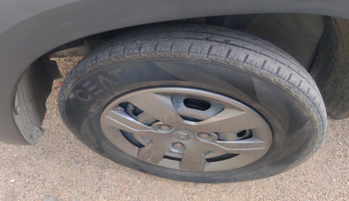 2016 Renault Kwid RXT 1.0, Petrol, Manual, 41,820 km, tyre