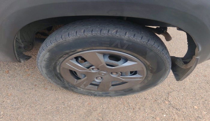 2016 Renault Kwid RXT 1.0, Petrol, Manual, 41,820 km, tyre