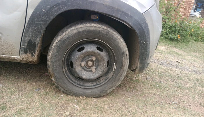 2017 Renault Kwid RXT 1.0, Petrol, Manual, 86,742 km, tyre