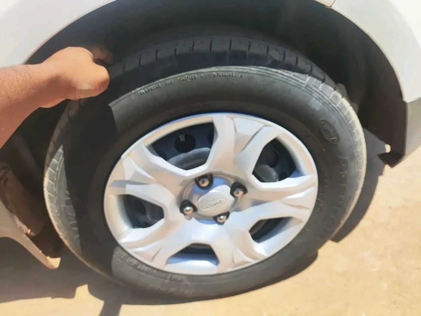 2014 Ford Ecosport AMBIENTE 1.5L PETROL, Petrol, Manual, 5,30,000 km, tyre
