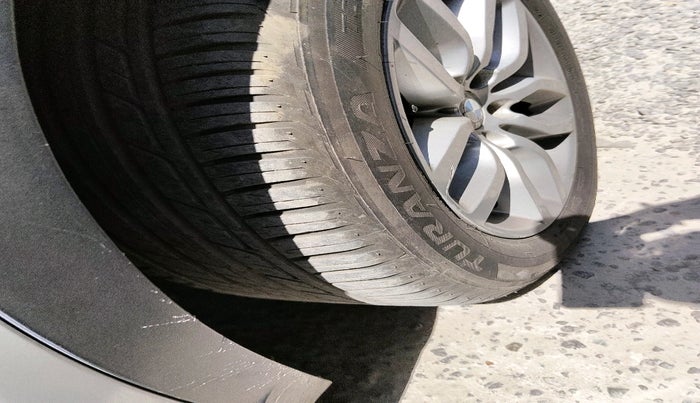 2013 BMW X3 XDRIVE 20D, Diesel, Automatic, 1,76,845 km, tyre