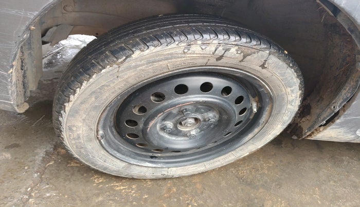 2011 Maruti Wagon R 1.0 VXI, Petrol, Manual, 1,03,210 km, tyre