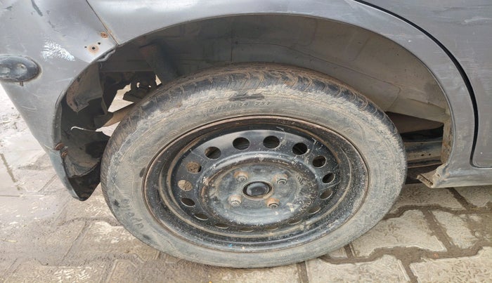 2011 Maruti Wagon R 1.0 VXI, Petrol, Manual, 1,03,210 km, tyre