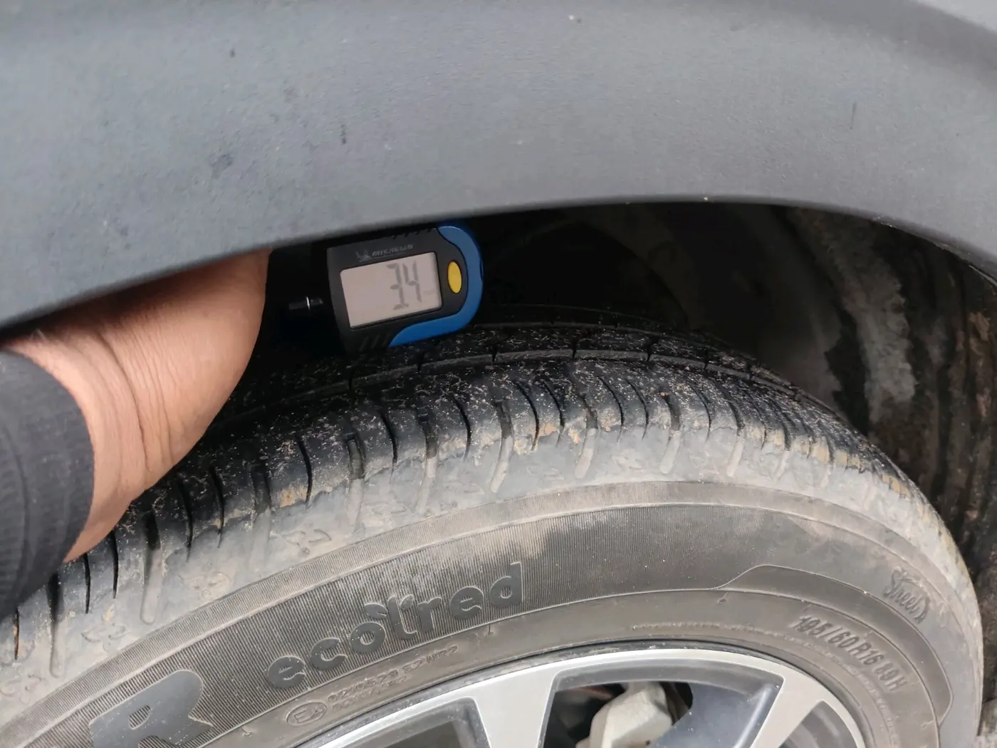 2025 Maruti XL6 ZETA CNG, CNG, Manual, 14,147 km, tyre