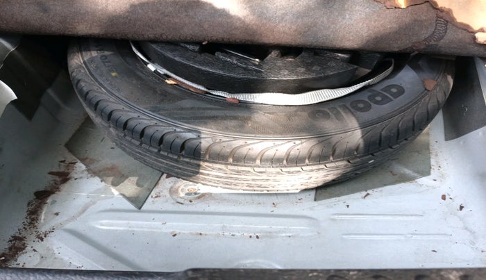 2017 Volkswagen Vento HIGHLINE DIESEL 1.5, Diesel, Manual, 1,76,097 km, tyre